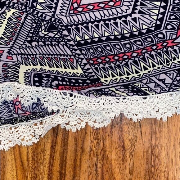 No Boundaries Lace Trim Patterned Shorts Size Medium - Picture 3 of 5